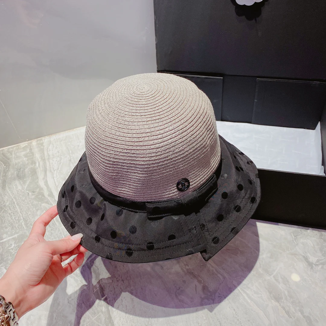 Chanel - Соломенная шляпа в стиле пэчворк