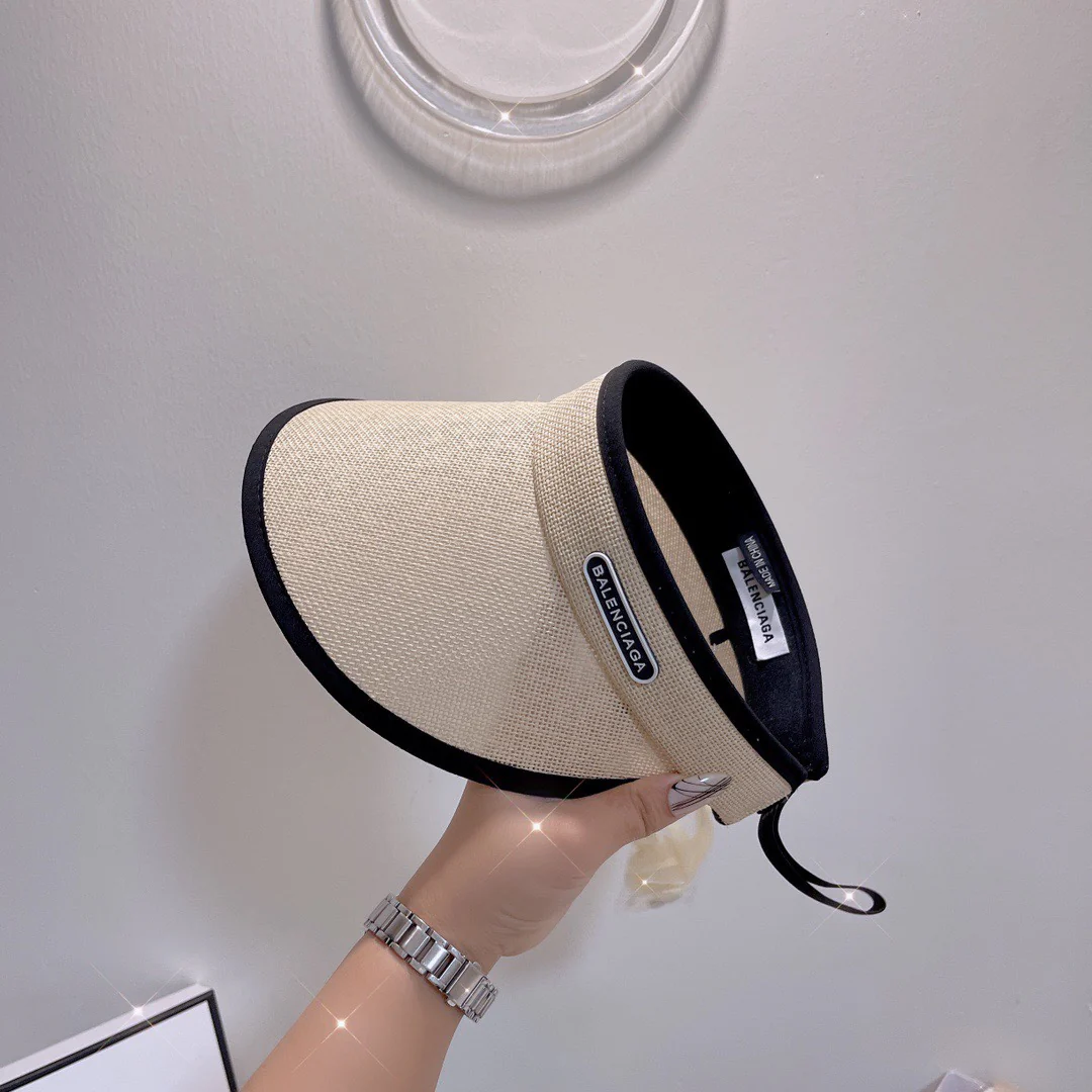 Соломенная шляпа Balenciaga с лоскутным дизайном и открытой крышей