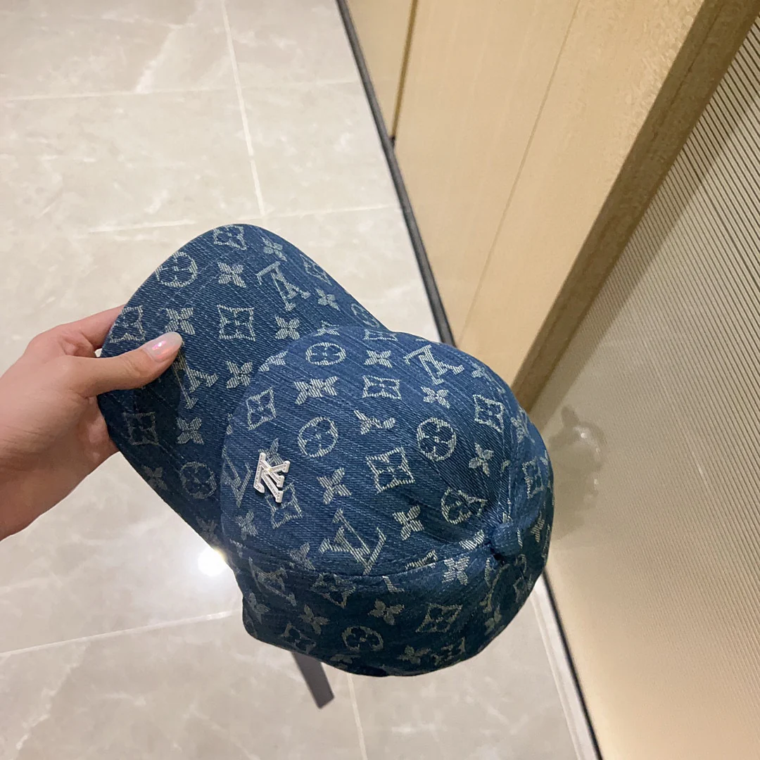 Новинка сезона весна/лето 2023 от LV - Бейсболка - Синяя