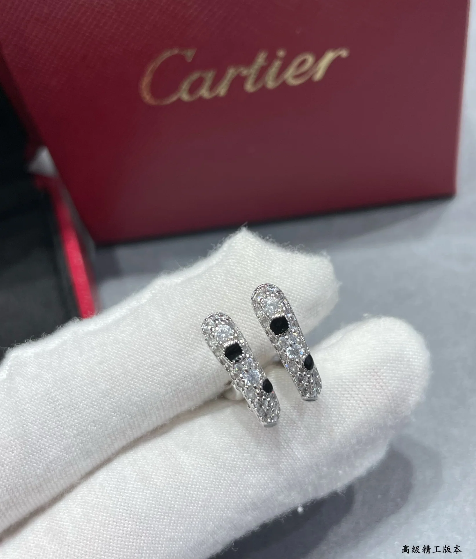 Серьги Cartier 057
