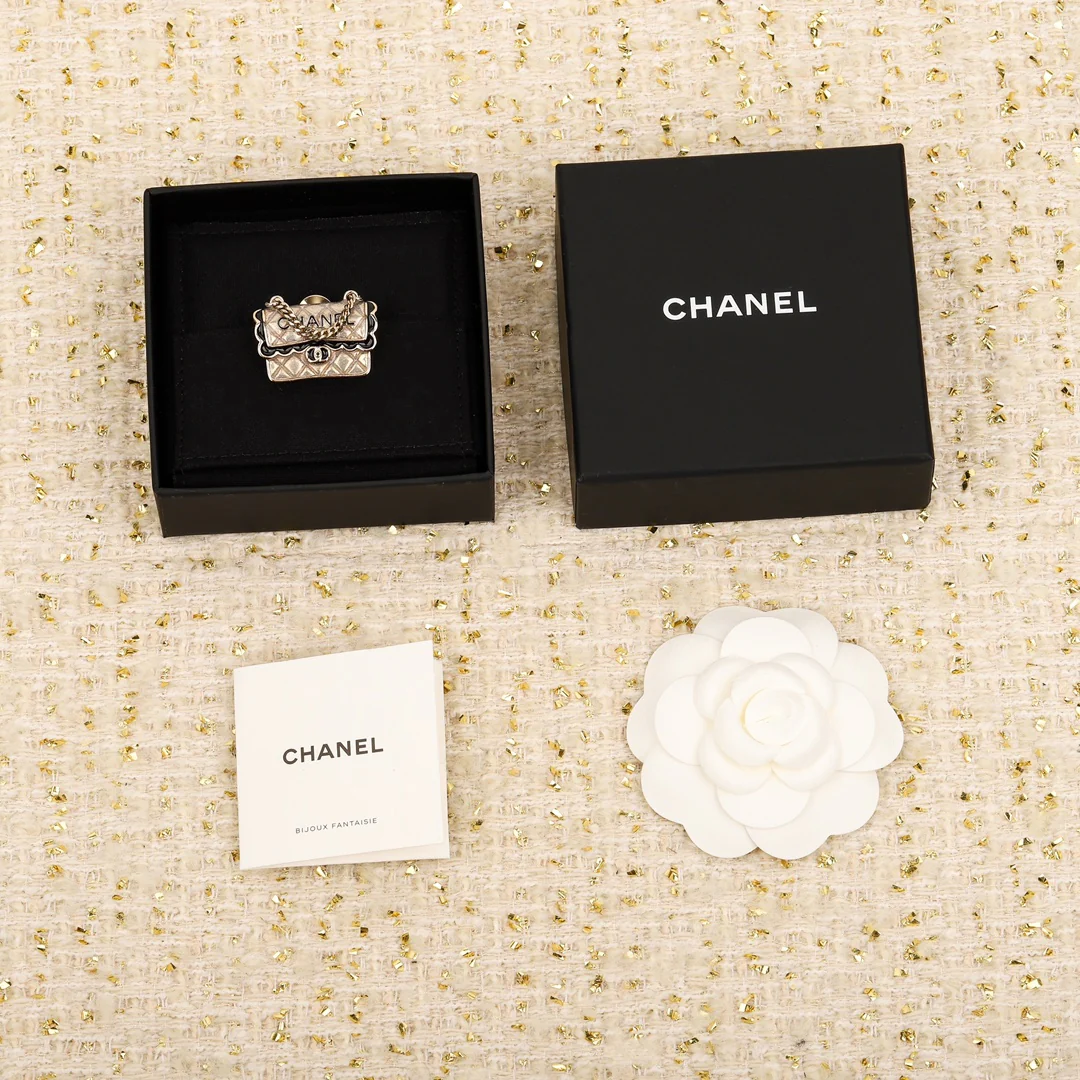 Брошь Chanel 165