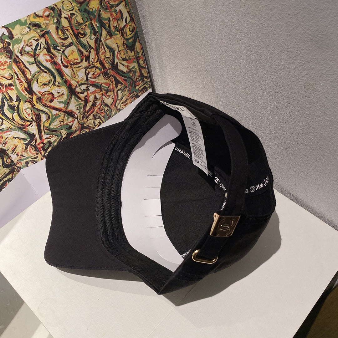 Новинка 2022 года от Chanel - кепка-?утиный клюв? - 3