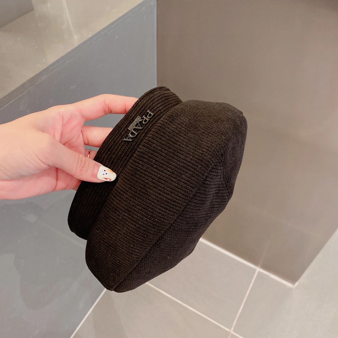 Берет Prada из вельвета - черный - 1