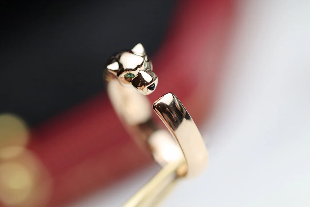 Кольцо Cartier ?Пантера? — без бриллиантов.