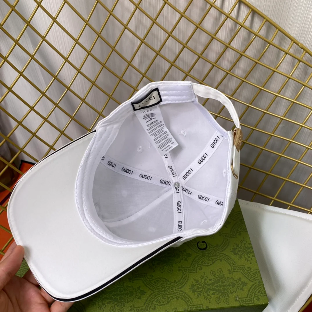 Спортивная минималистичная бейсболка Gucci с вышивкой - 1