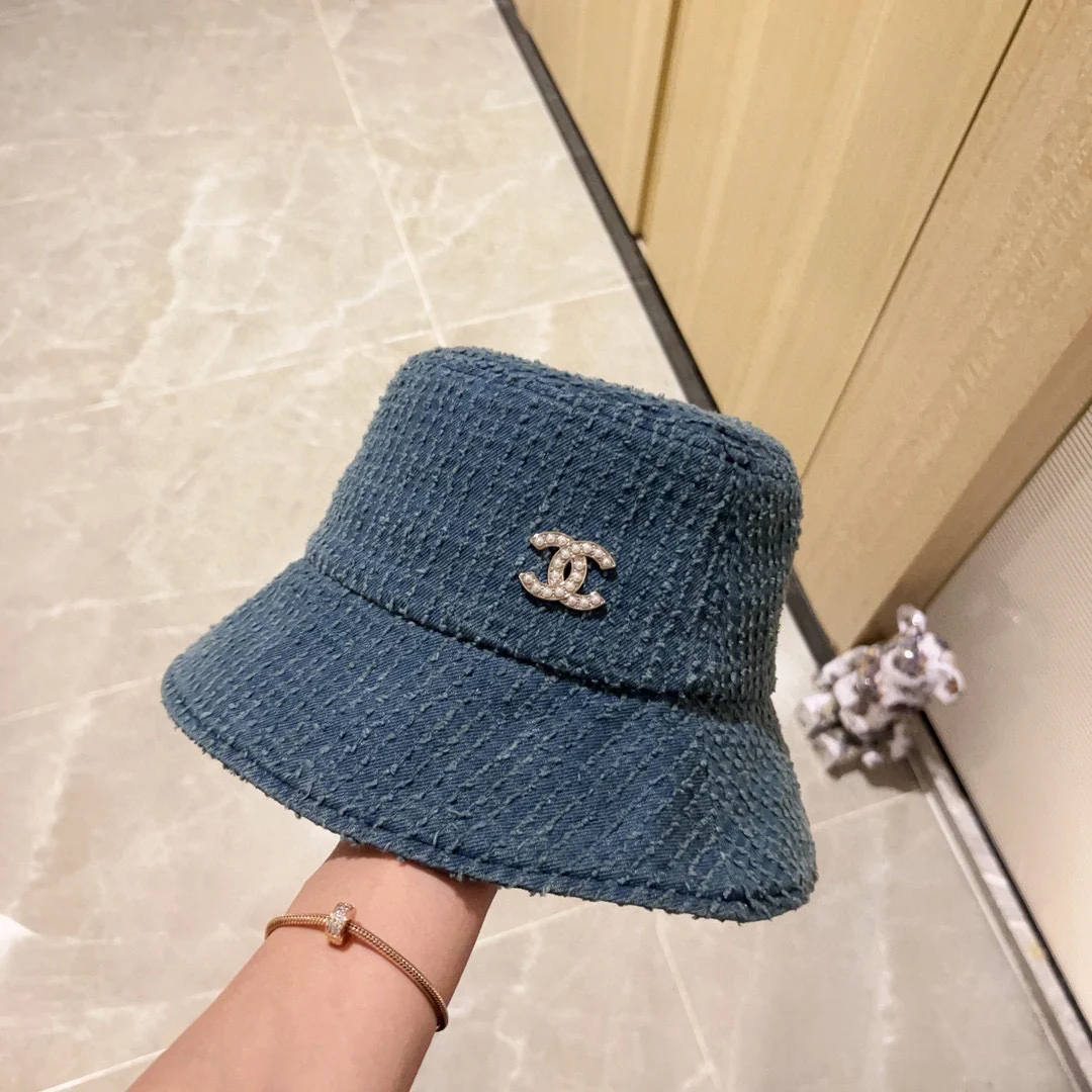 Новая ретро-шляпа рыбака в ковбойском стиле от Chanel 2023 года - темно-синяя.