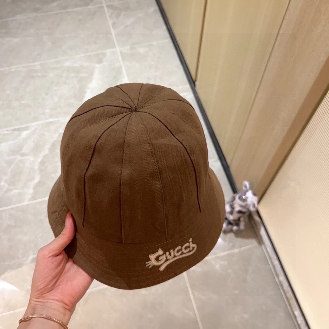 Новинка сезона весна/лето 2023 от Gucci - Шляпа-котелок - Кофейно-коричневый