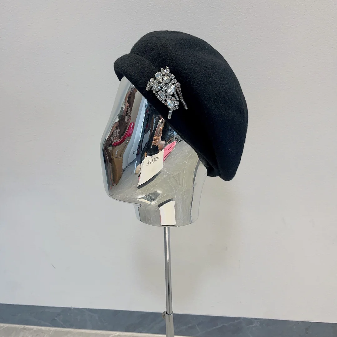 Новый шерстяной берет Burberry с стразами, осень/зима - черный.