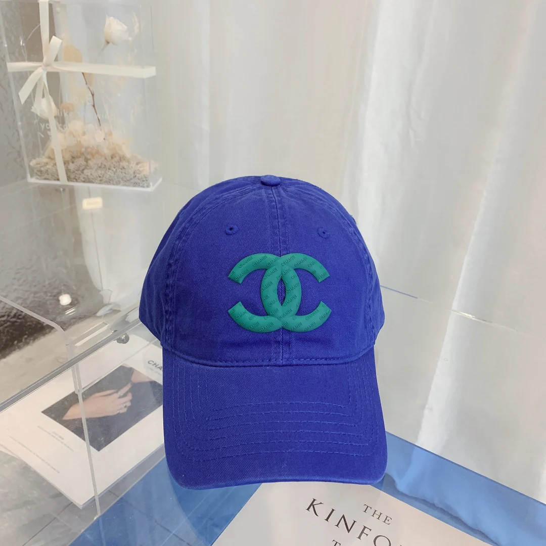 Бейсболка Chanel из осенне-зимней коллекции