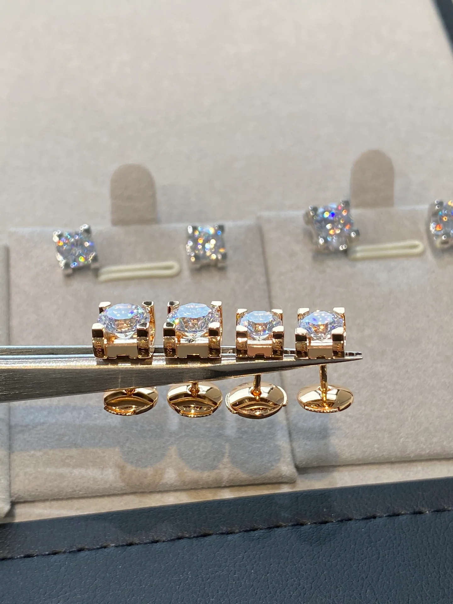 Серьги Cartier 020