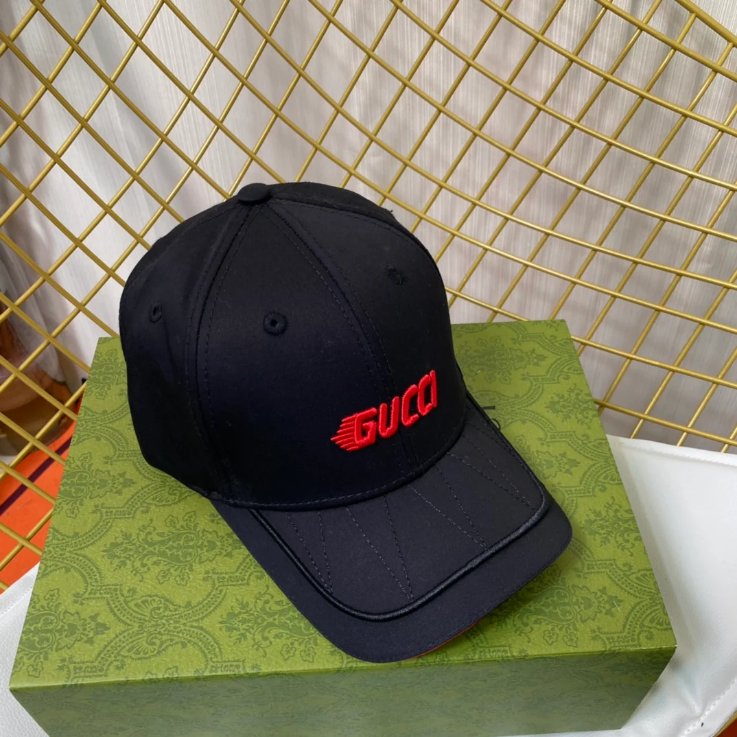 Gucci - Спортивная минималистичная бейсболка с вышивкой