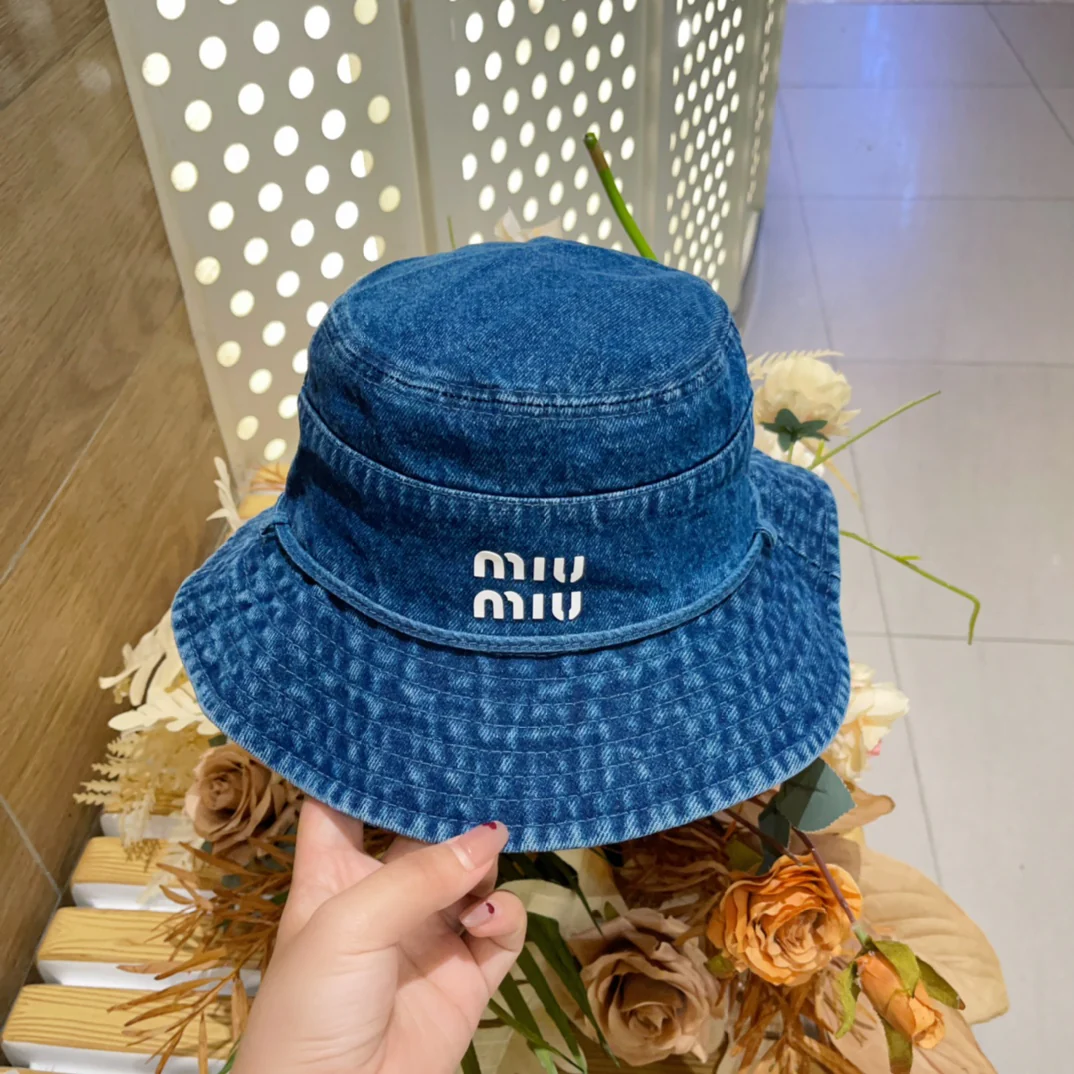 Панама Miu Miu в ковбойском стиле на шнуровке