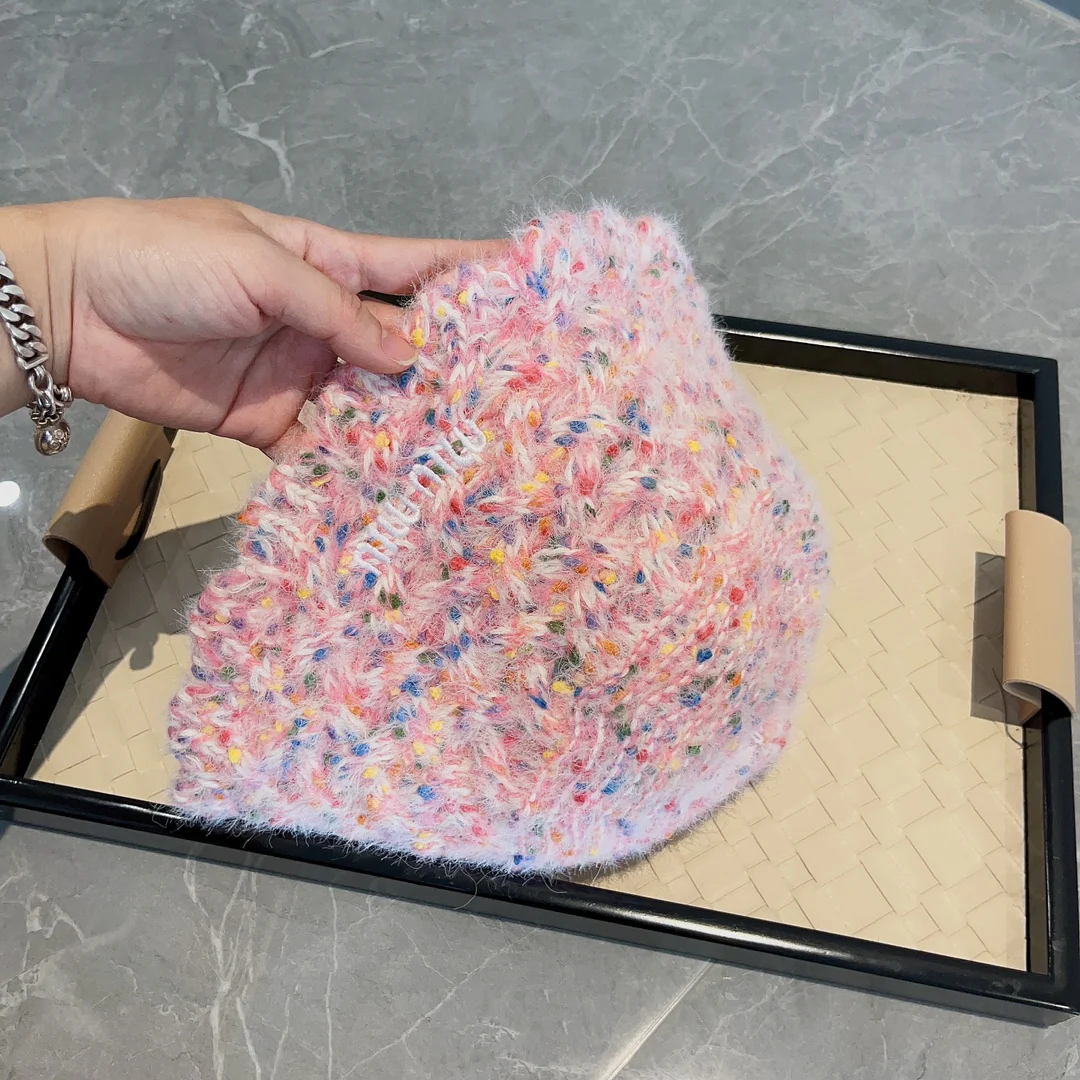 Miu Miu - Новая красочная вязаная шапка из осенне-зимней коллекции - Розовая