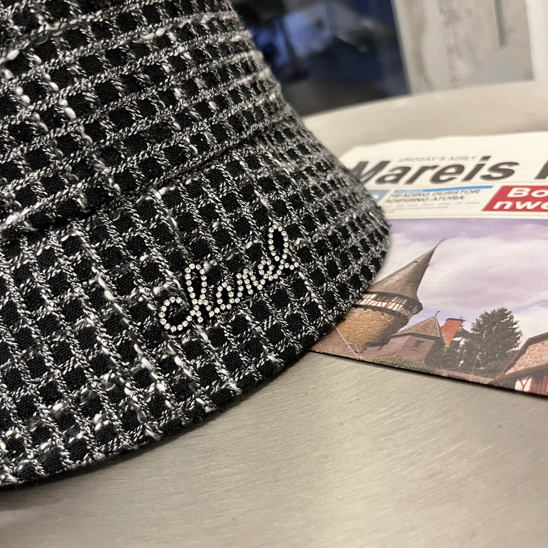 Рыбацкая шляпа в клетку Chanel - черная