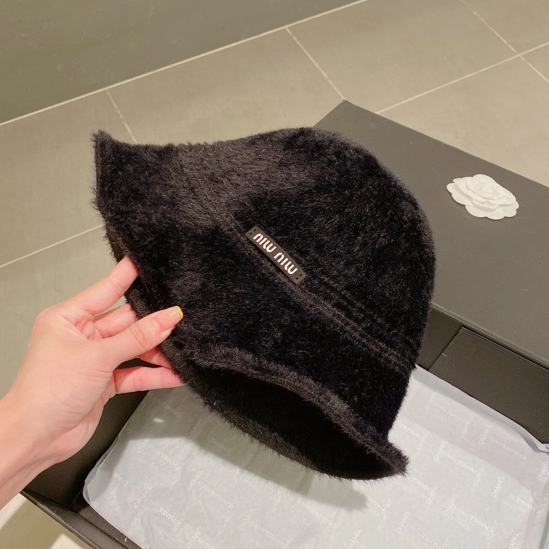 Miu Miu - Рыбацкая шляпа из норки - Черная