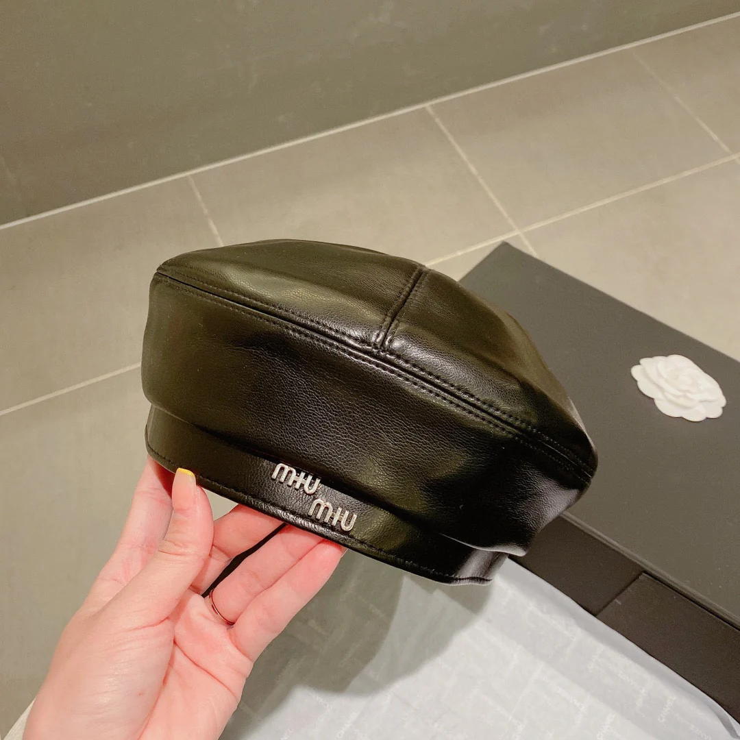 Кожаный берет Miu Miu - черный