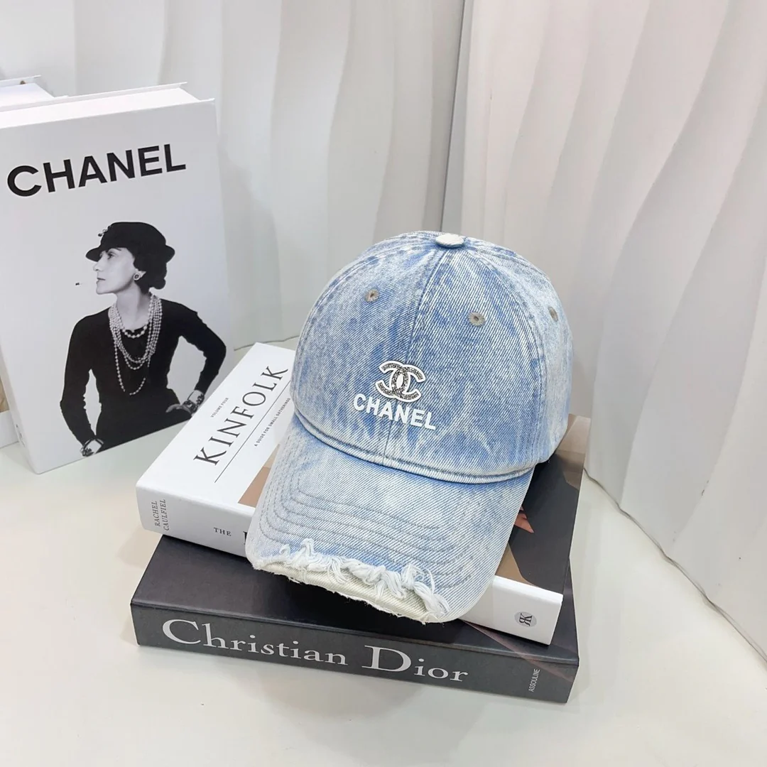 Chanel - Новая бейсболка из выстиранного денима