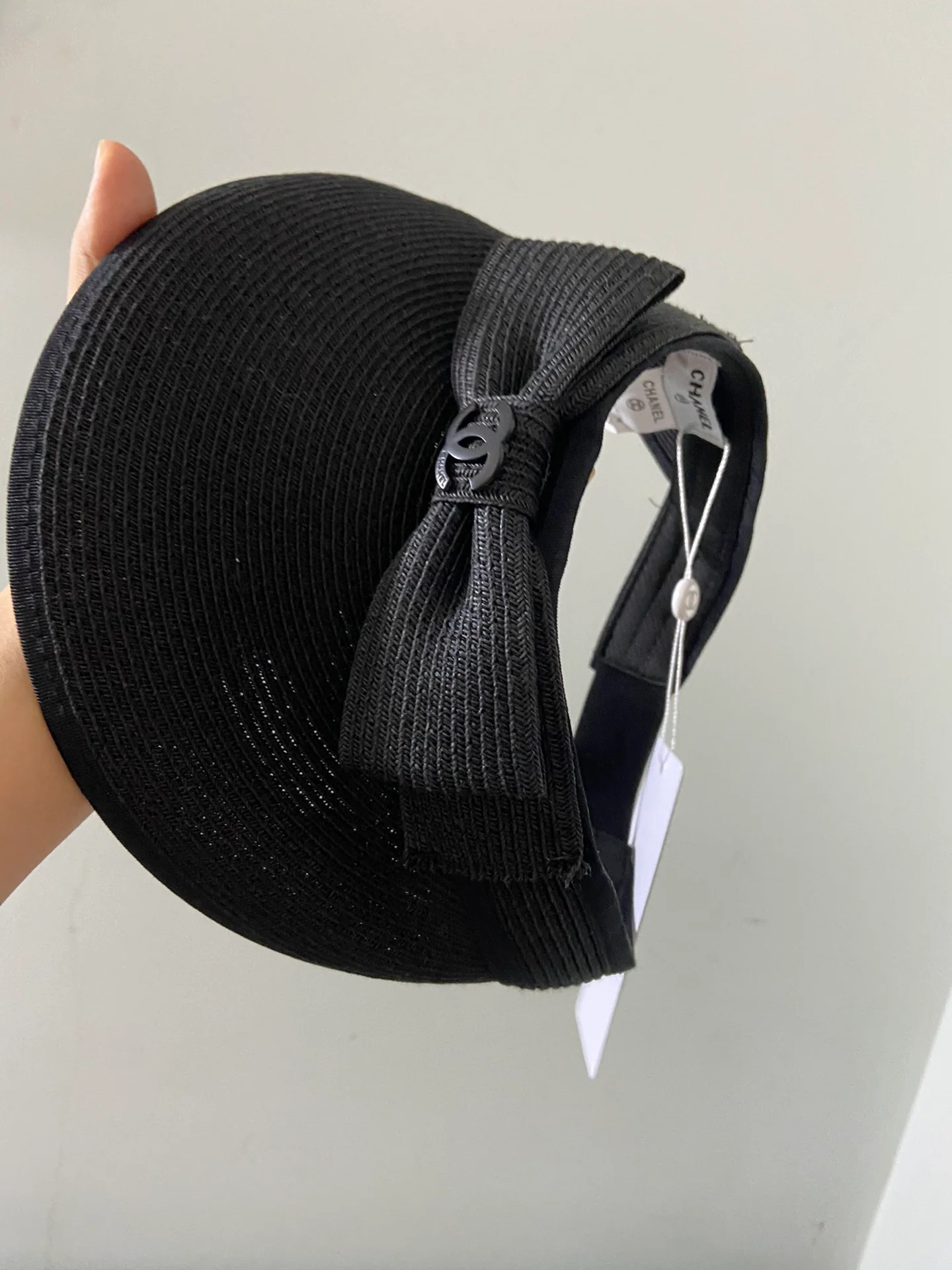 Пляжная шляпа Chanel с плетеным бантом - идеально подходит для пляжа - 1