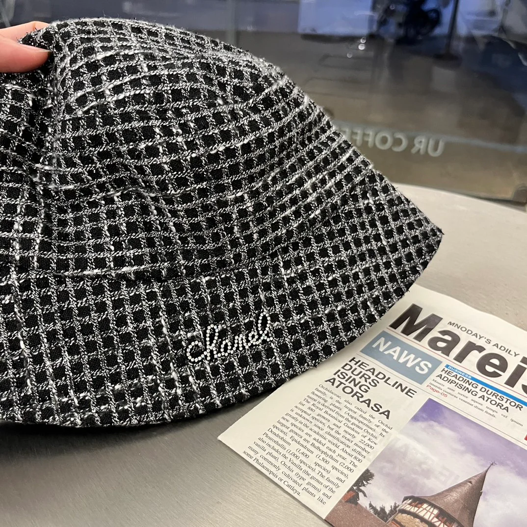Рыбацкая шляпа в клетку Chanel - черная