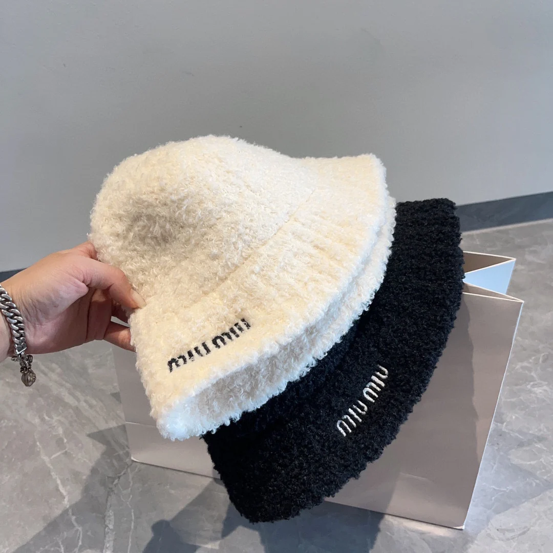 Miu Miu - Осенне-зимняя простая и универсальная панама из овечьей шерсти - белая