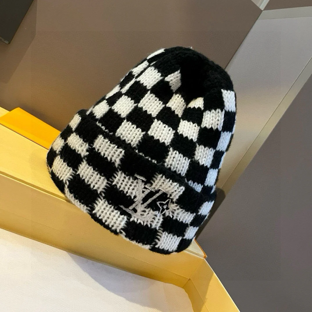Вязаная шапка LV Damier - черная