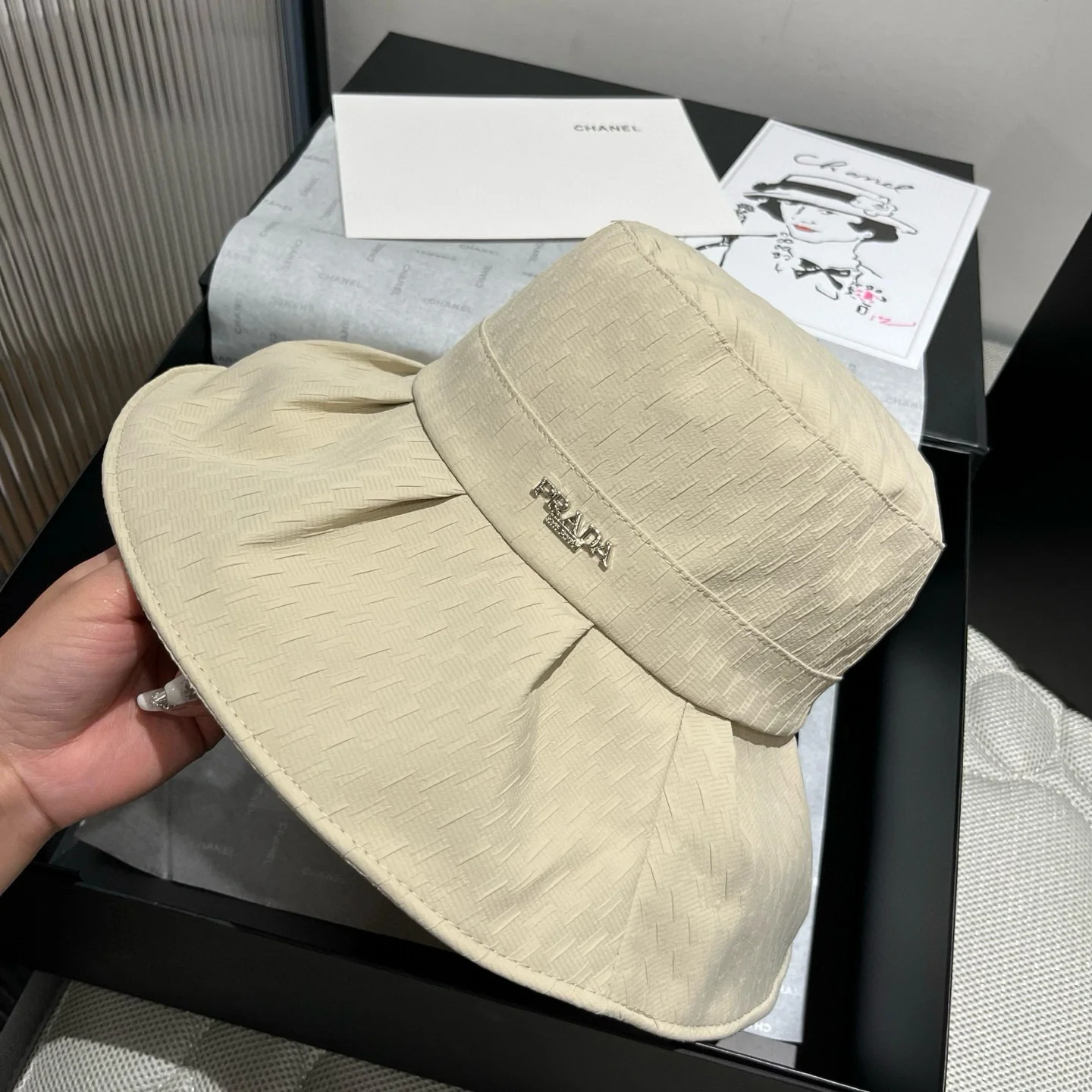 Prada - Солнцезащитная шляпа - Белый