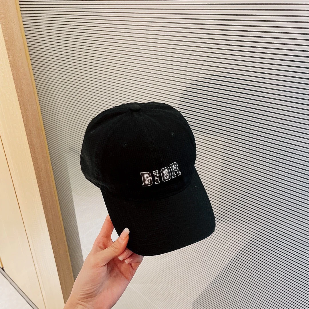 Dior - Минималистичная бейсболка с логотипом - Разные цвета - 1 шт.