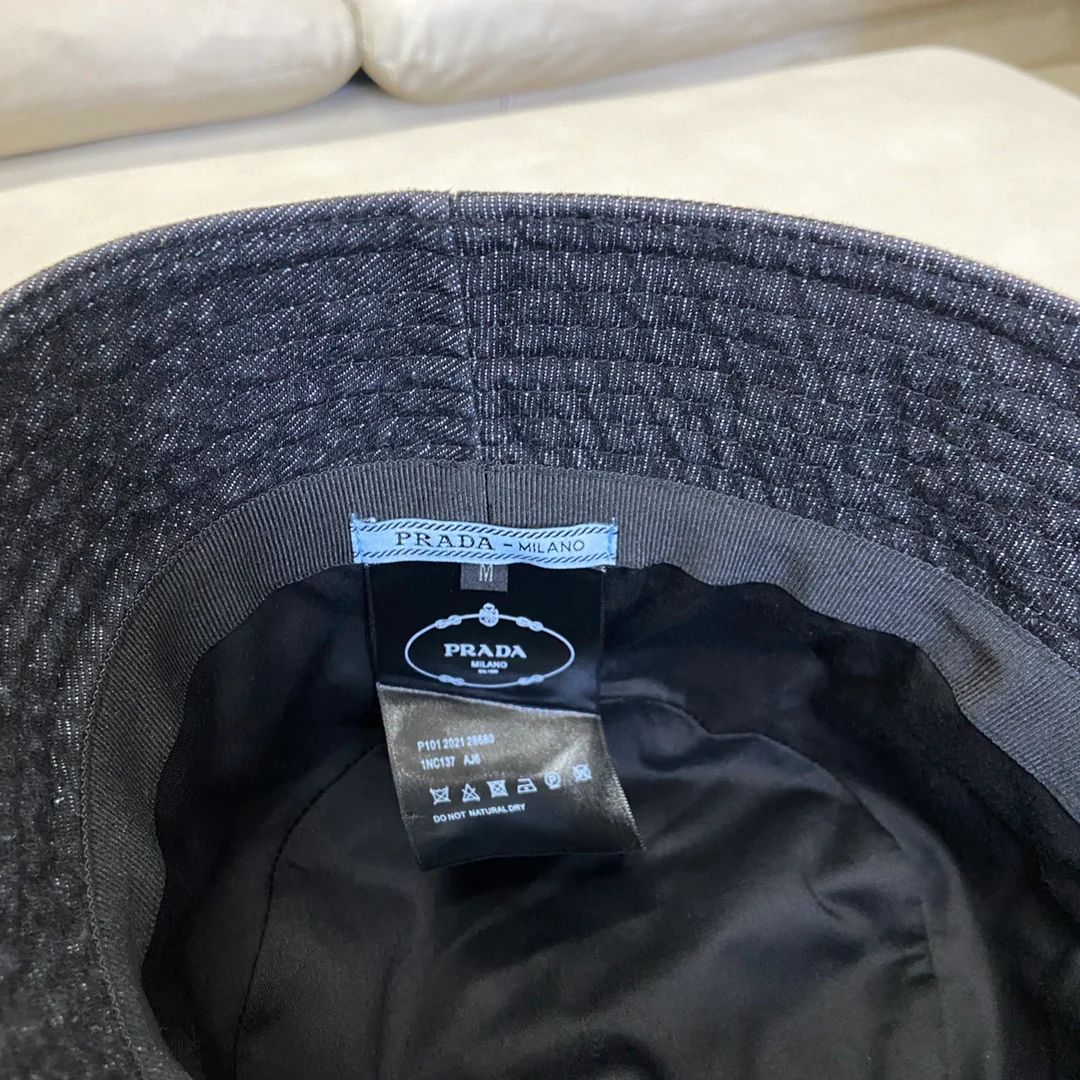 Рыбацкая шляпа Prada с эффектом потертости - черная