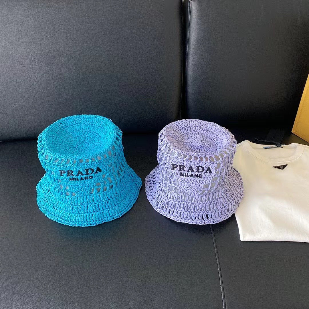 Новинка сезона весна/лето 2023 от Prada - Ажурная рыбацкая шляпа - Синяя