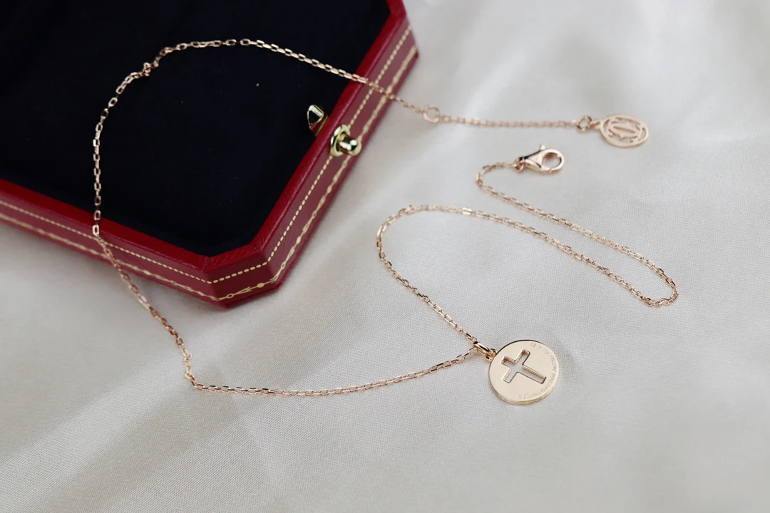 Двустороннее колье с крестом Картера