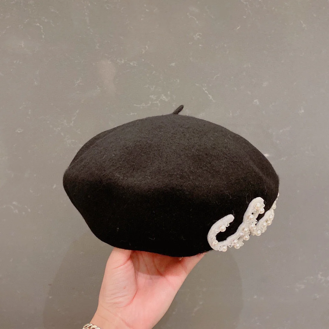 Chanel - Берет из вышитой жемчужной шерсти - Черный