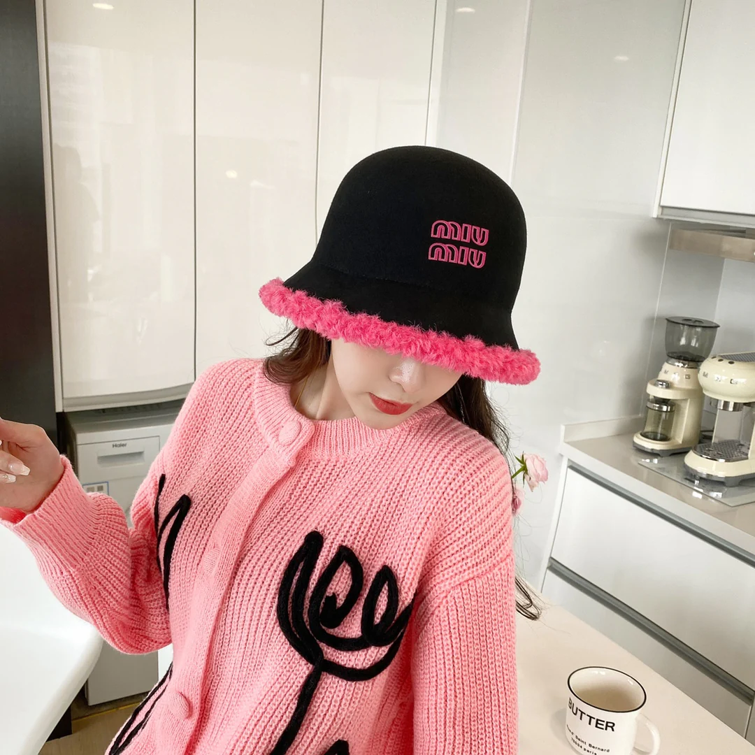 Miu Miu - Шерстяная шапка - Черная