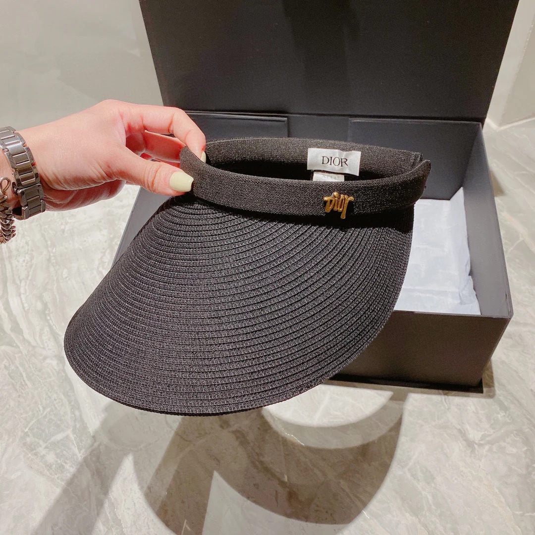 Dior - Солнцезащитная шляпа с открытым верхом и металлическим логотипом - 3 цвета