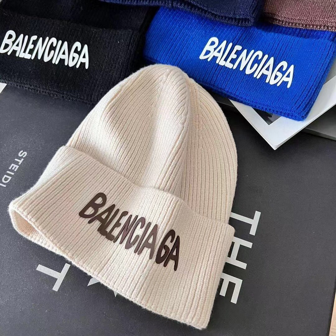 Вязаная шапка Balenciaga разноцветная - 1 шт.