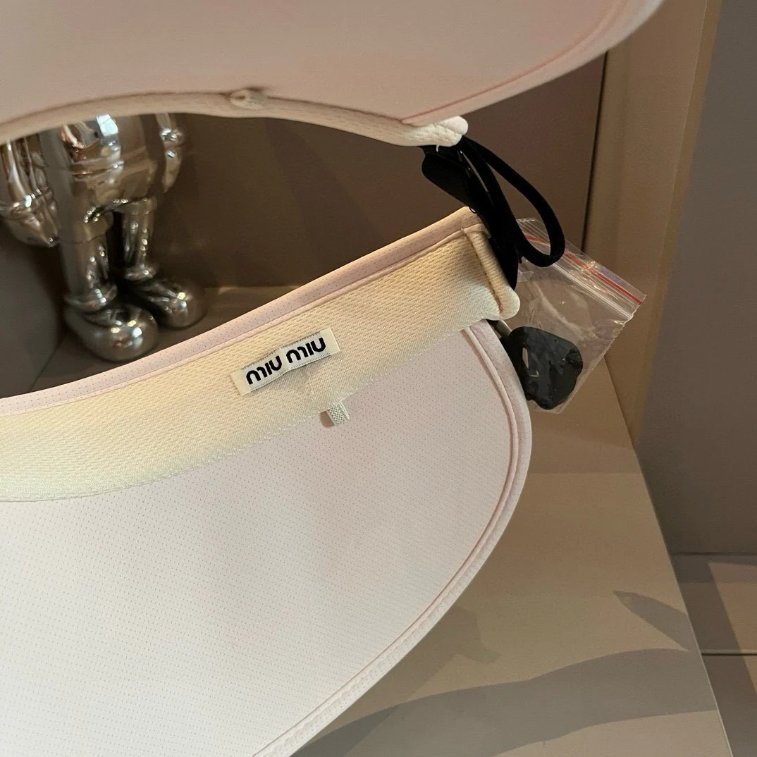 Miu Miu - Плетеная солнцезащитная шляпа - Розовая