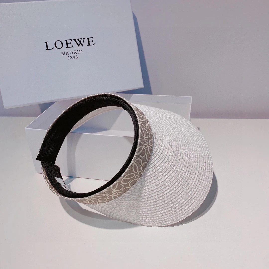 Lolwei - Соломенная шляпа-повязка на голову с монограммой, выполненная в стиле пэчворк, с металлическим ярлыком.