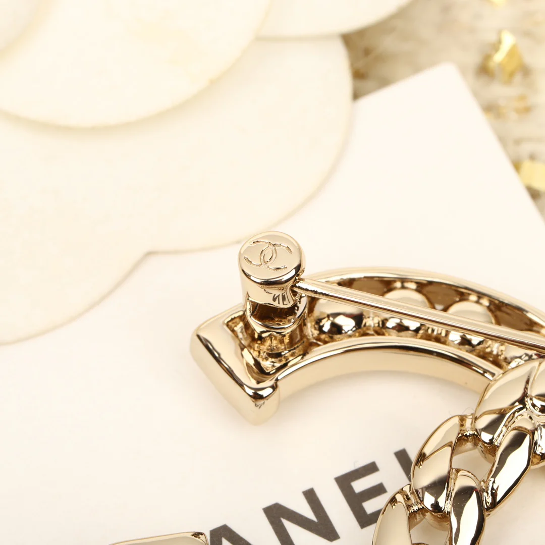 Брошь Chanel 152