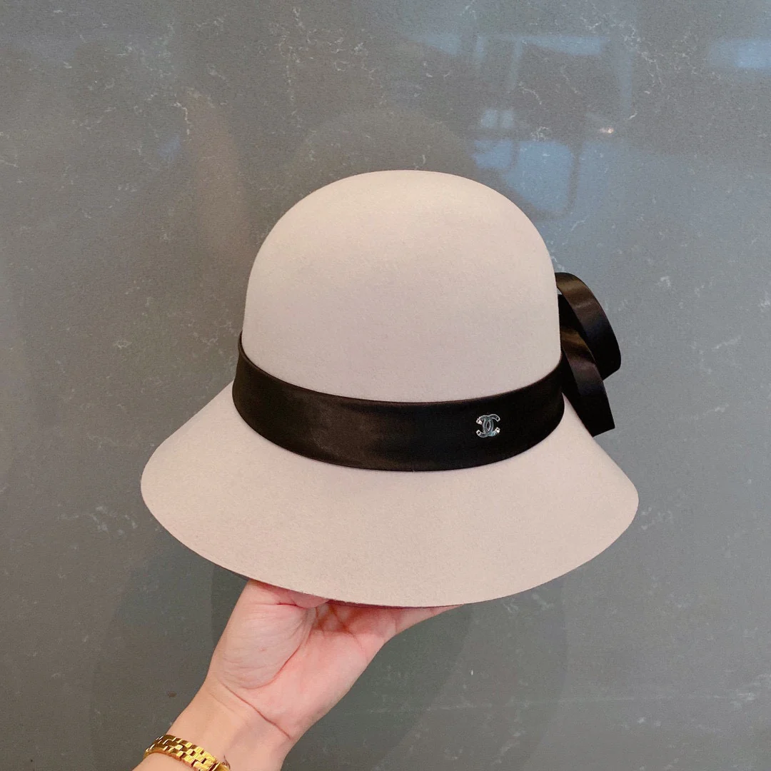 Шерстяная шляпа Chanel - абрикосового цвета - 1