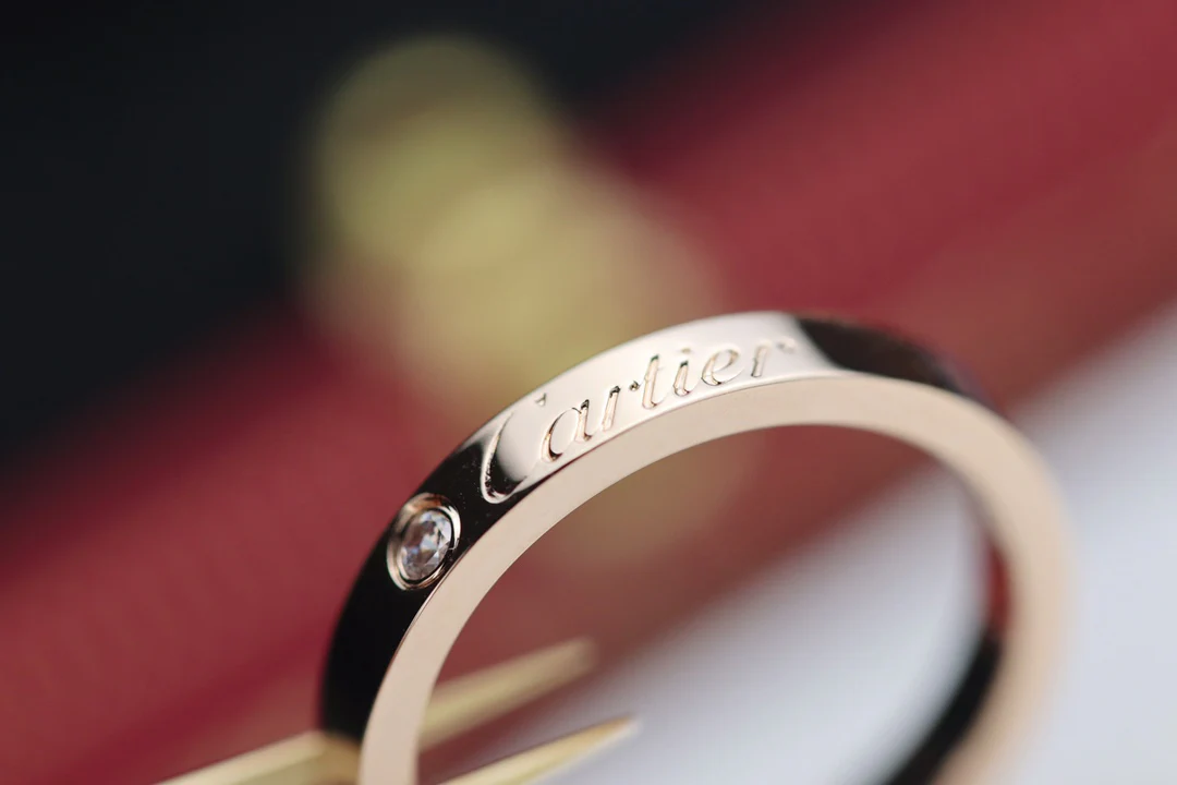 Cartier - Классическое фирменное кольцо с одним камнем