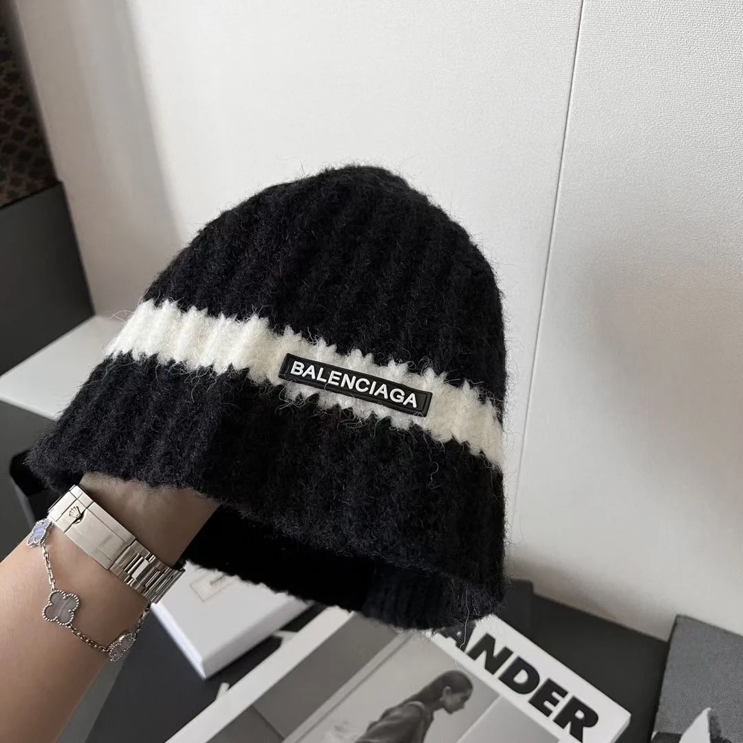 Balenciaga - Шерстяная вязаная рыбацкая шапка