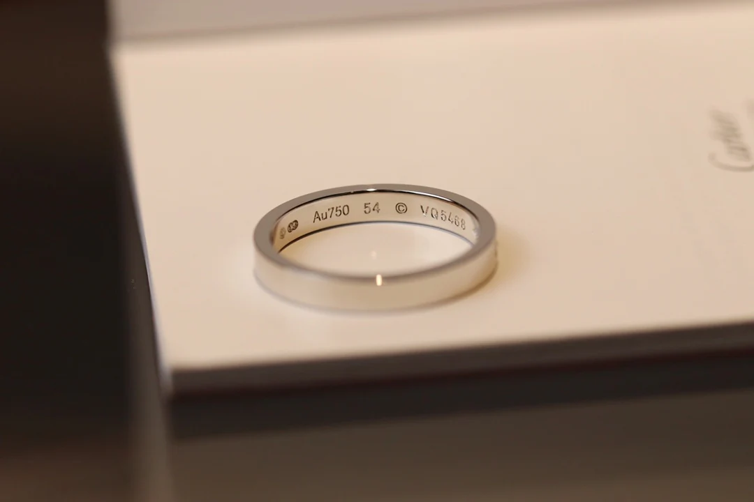 Cartier - Классическое фирменное кольцо с одним камнем