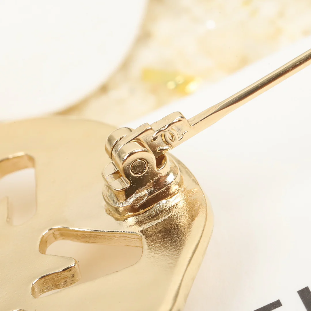 Брошь Chanel 163