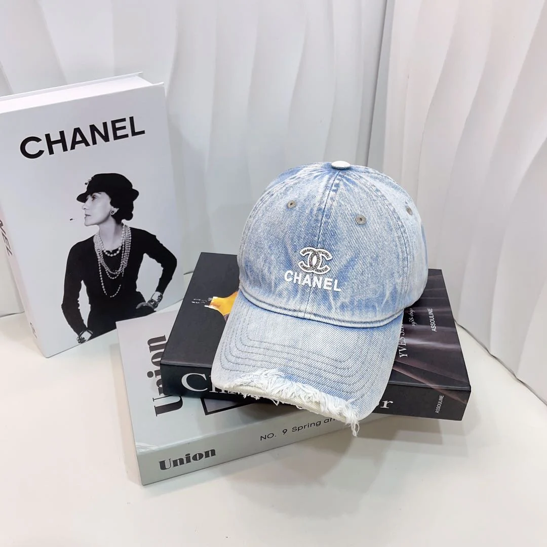 Chanel - Бейсболка в винтажном стиле с эффектом потертости