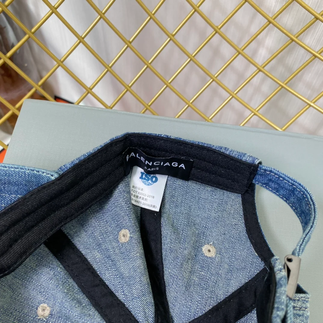 Бейсболка Balenciaga из выстиранного денима - 2