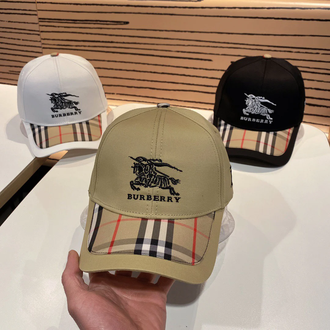 Бейсболка Burberry в клетку - 1