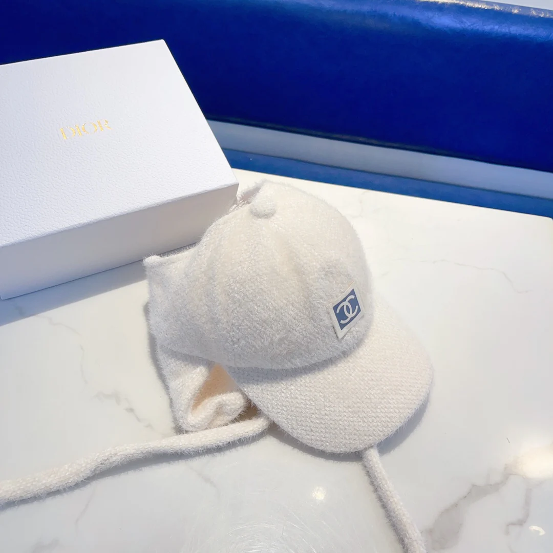 Chanel - Шапка с ушками - Белая