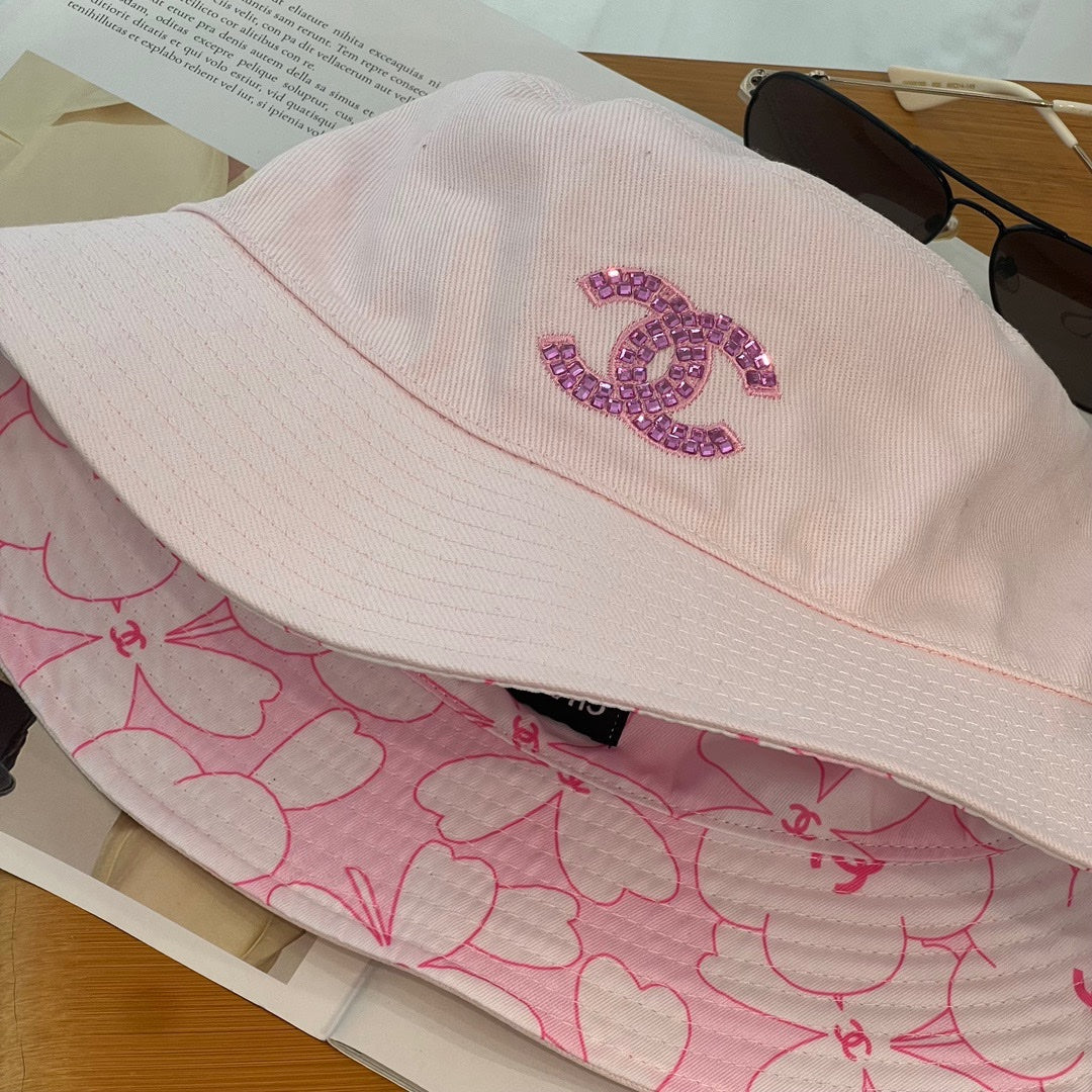 Chanel - Рыбацкая шляпа ручной работы, расшитая пайетками - Розовая