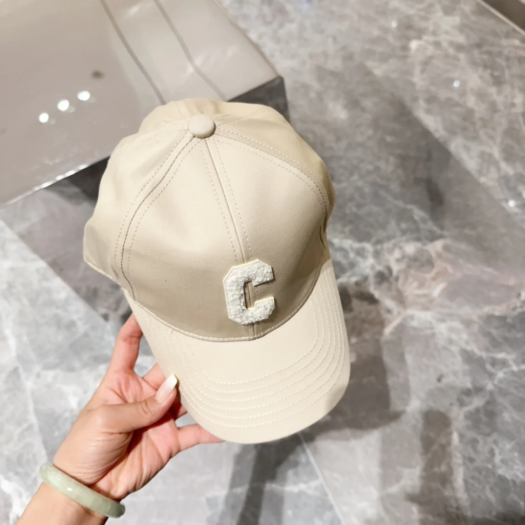 Бейсболка Celine с вышитой буквой 