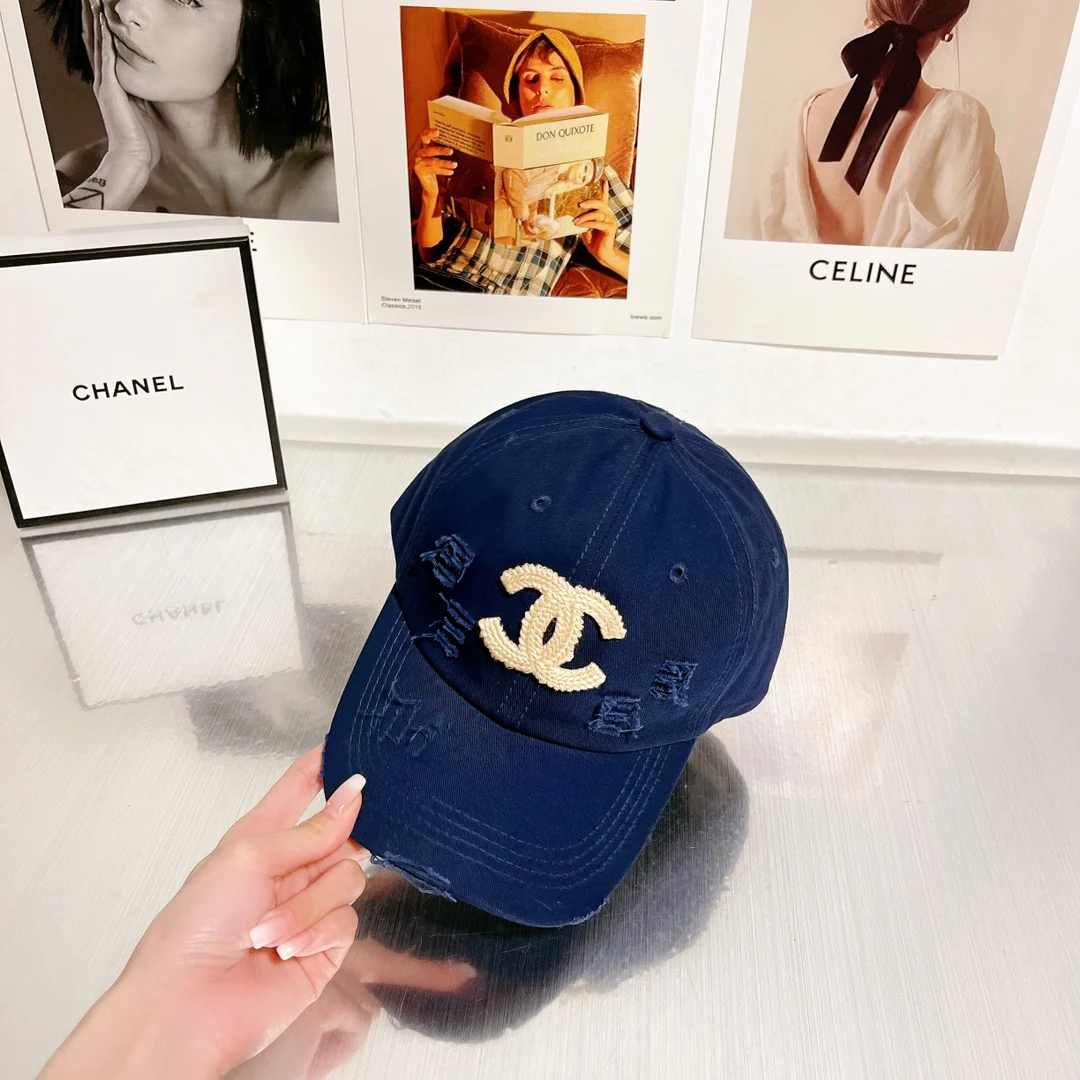 Новинка сезона весна/лето 2022 от Chanel - кепка-?уточка? - синяя - 1