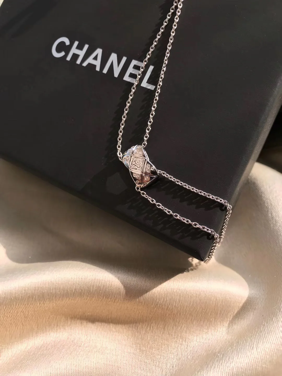 Колье Chanel 570